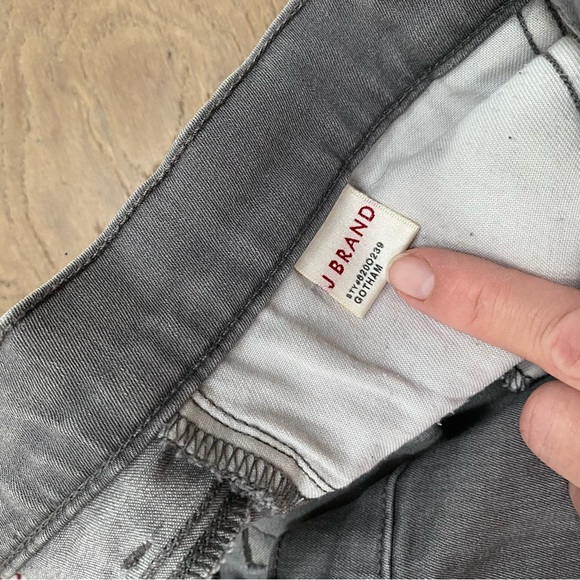 J Brand size 27 Gotham skinny jeans. Stretchy and soft, perfect to dress up! - Picture 2 of 4